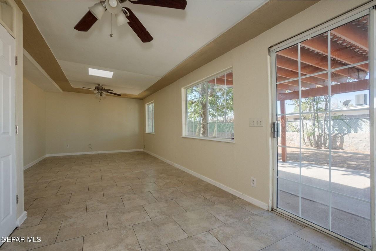 9309 Montgomery Dr - Photo 5 of 20