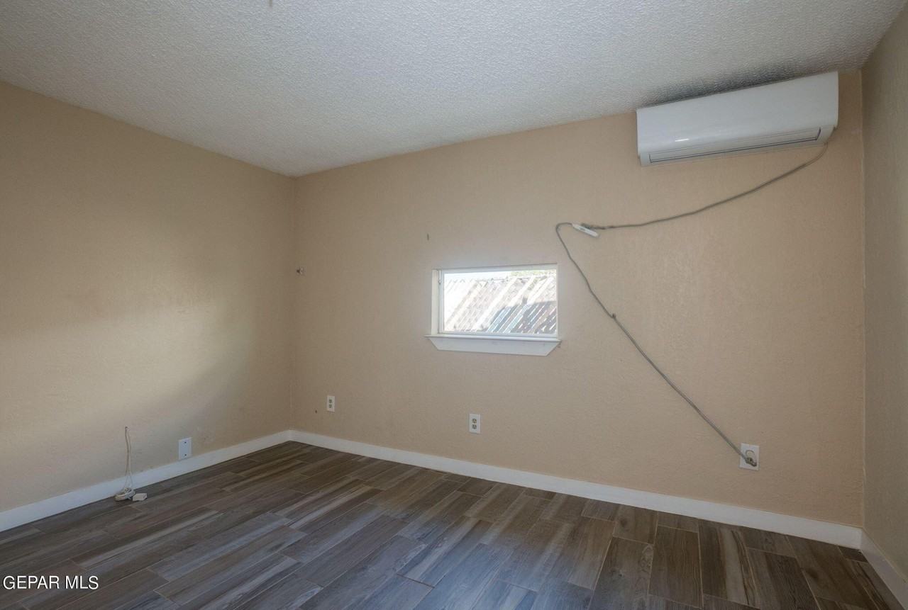 9309 Montgomery Dr - Photo 6 of 20