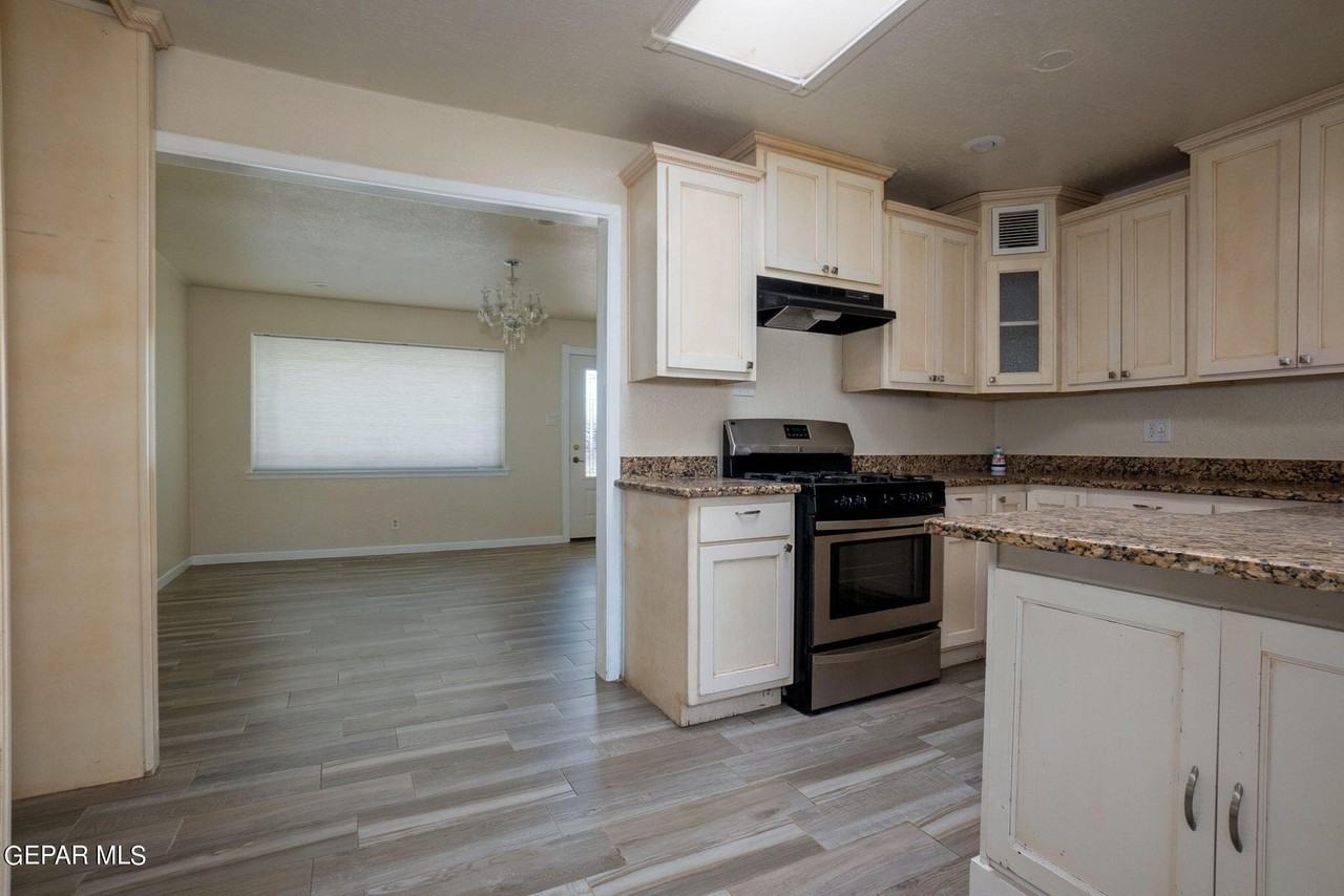 9309 Montgomery Dr - Photo 7 of 20