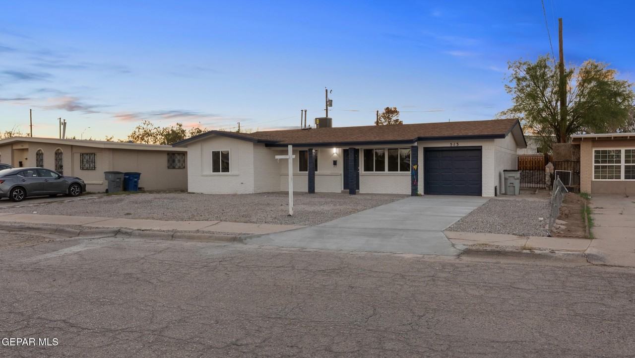 513 Gilmore Way - Photo 3 of 32