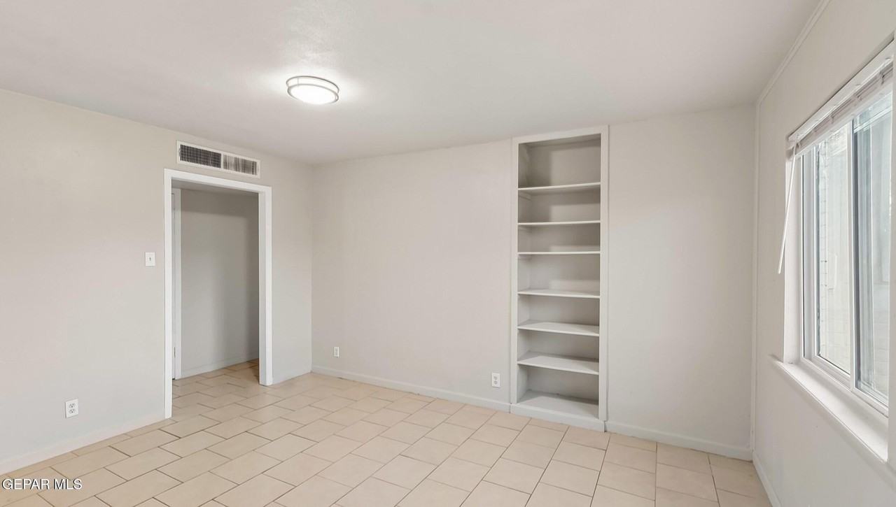 513 Gilmore Way - Photo 6 of 32