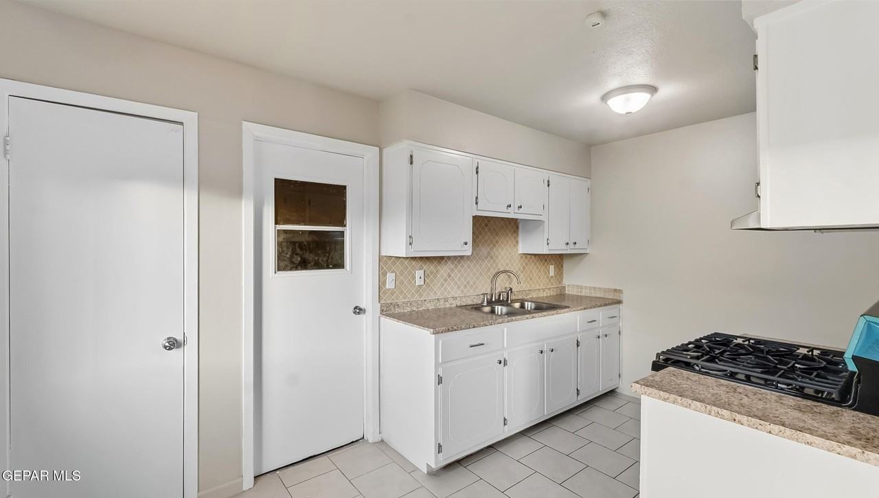 513 Gilmore Way - Photo 7 of 32