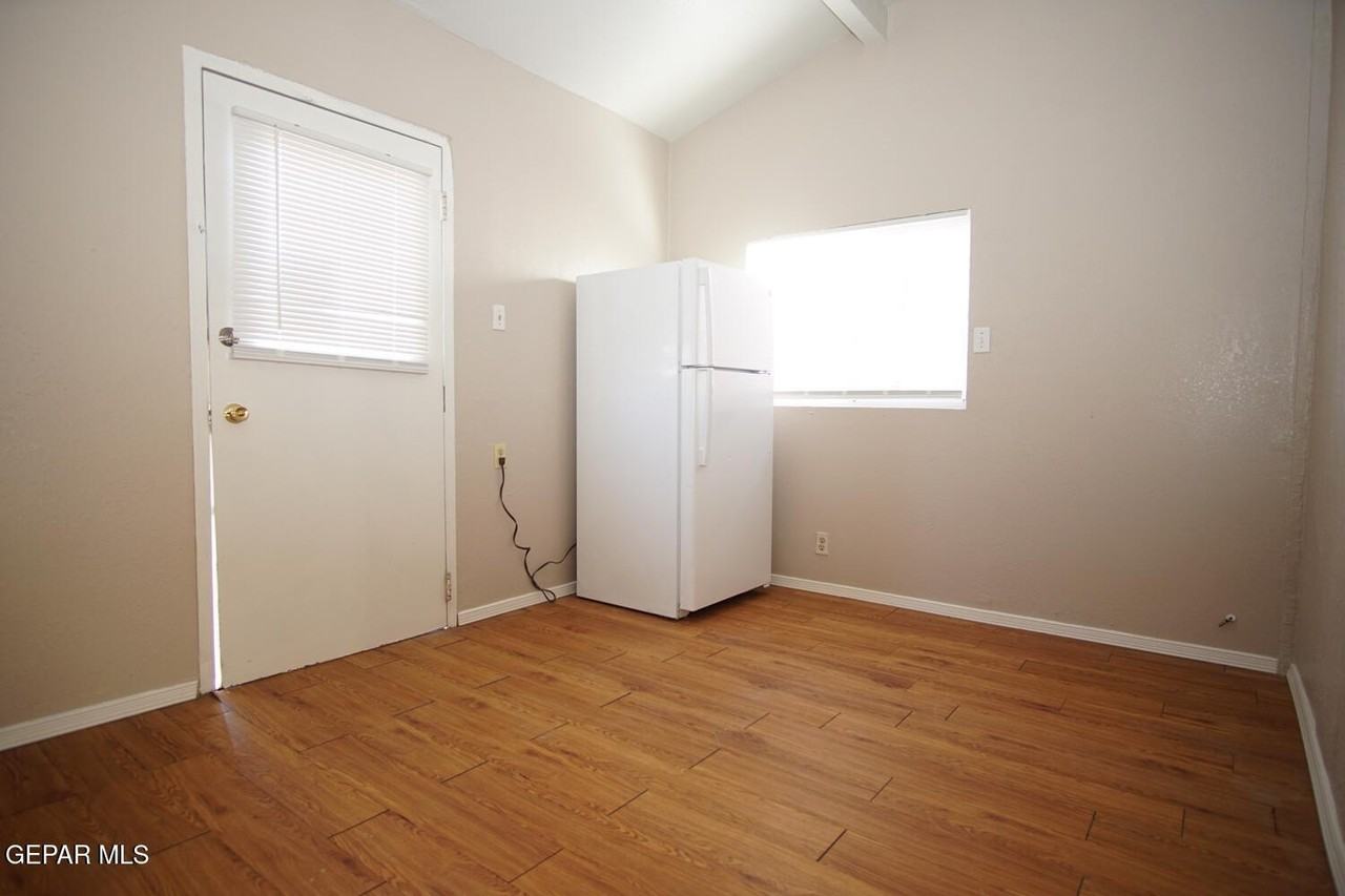 1104 Myrtle Ave #4 - Photo 3 of 6