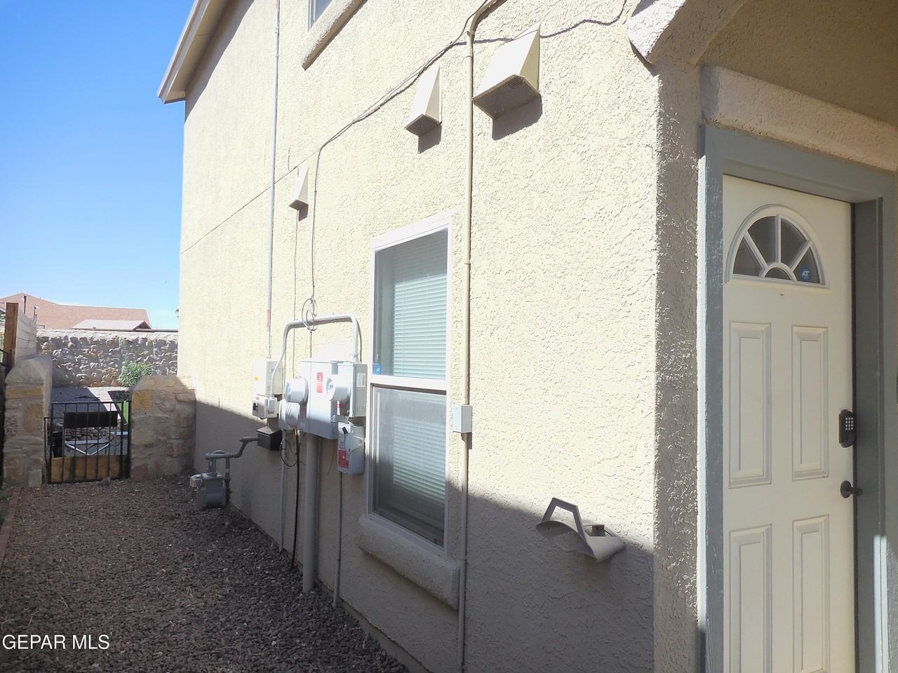 7045 Eagle Nest Ct - Photo 4 of 38