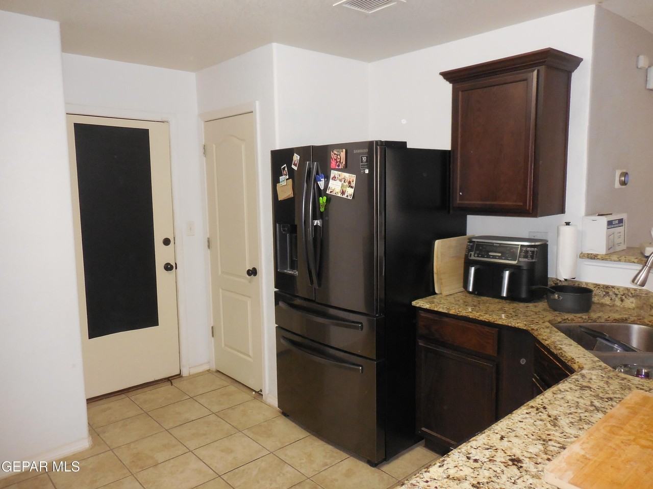 7045 Eagle Nest Ct - Photo 5 of 38