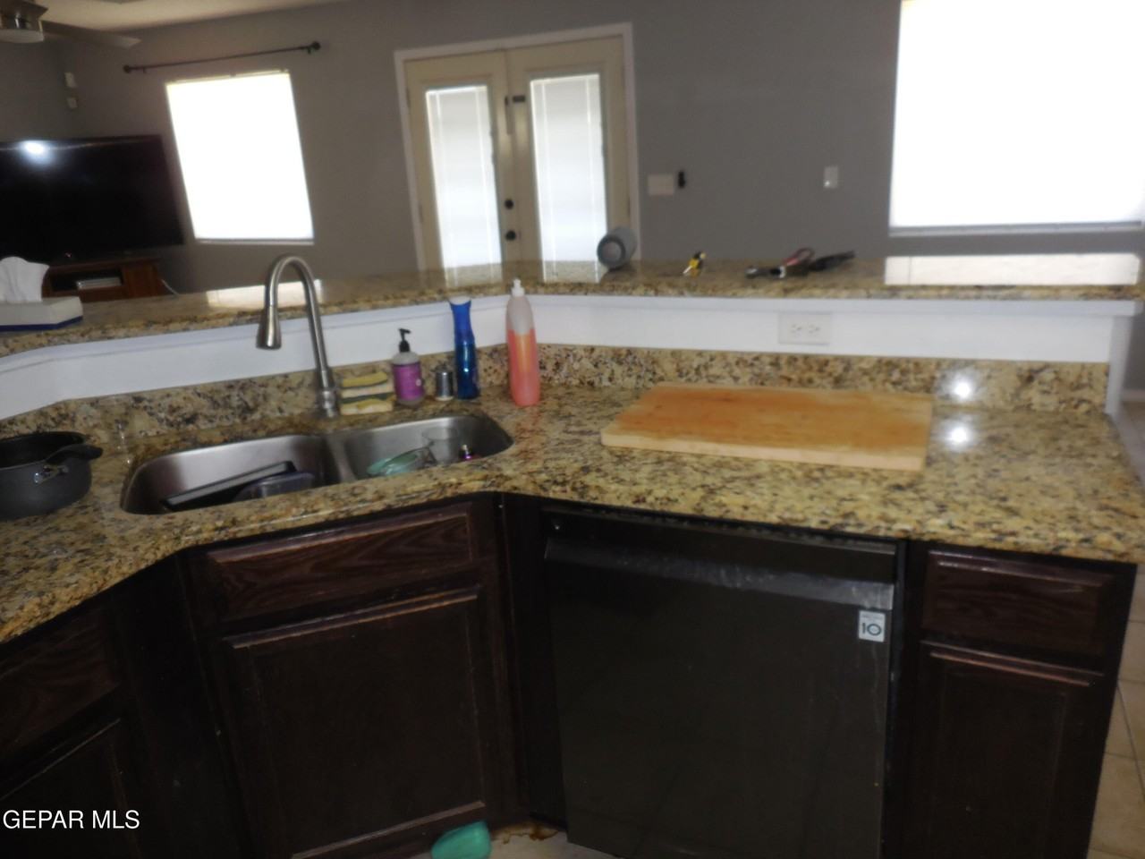 7045 Eagle Nest Ct - Photo 6 of 38