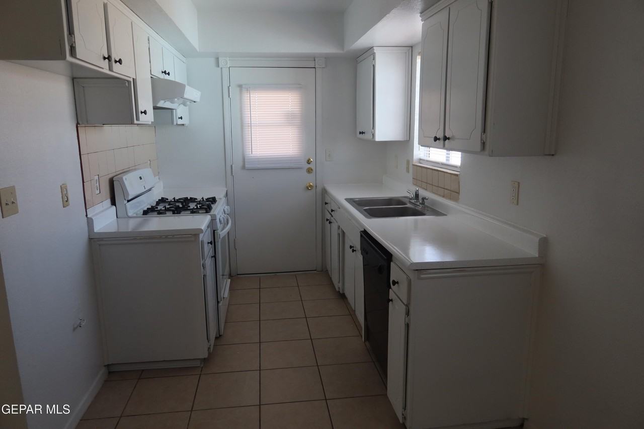 3827 Olympic Ave - Photo 7 of 21