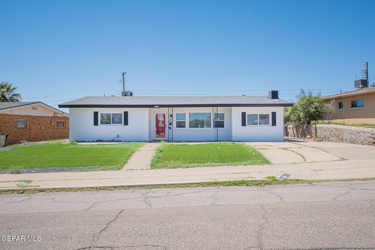204 S Balboa Rd - Photo 2 of 22
