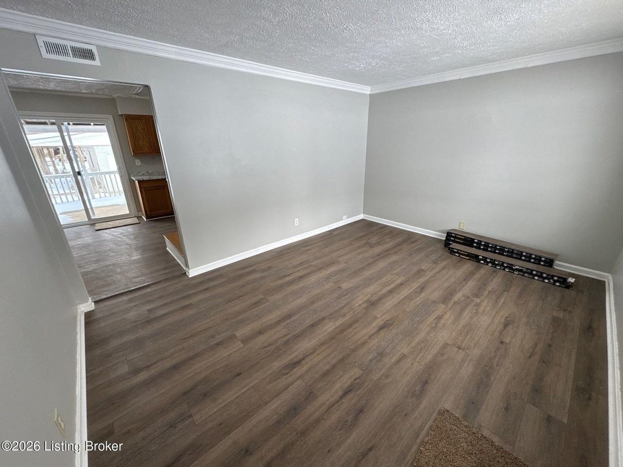 338 N Skyline Dr - Photo 4 of 40