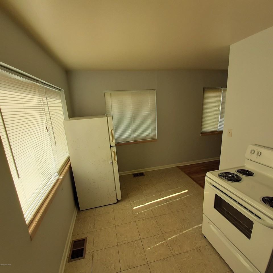 400 N Clark Blvd #1 - Photo 5 of 10