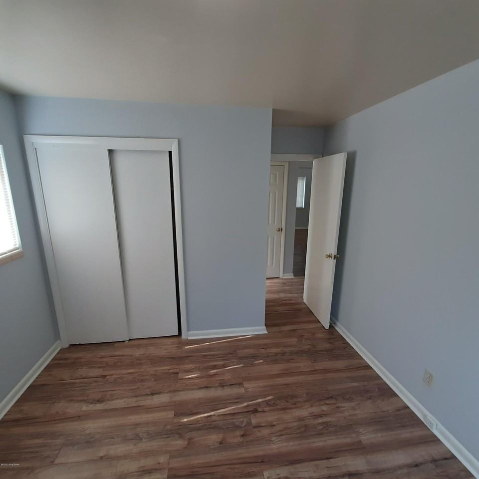 400 N Clark Blvd #1 - Photo 7 of 10