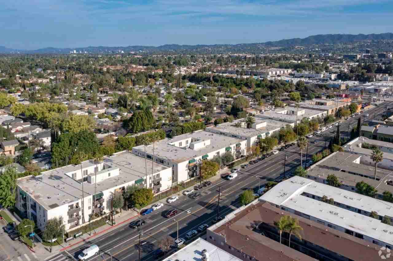 Tarzana Five Apartments - Photo 6 of 10