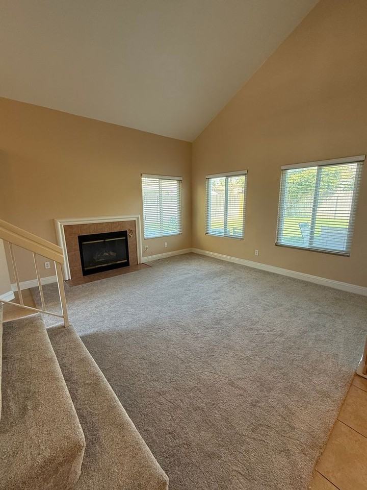 11859 Rustic Pl - Photo 2 of 13