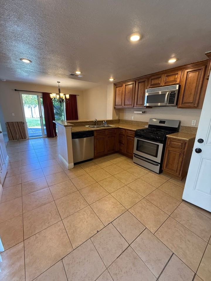 11859 Rustic Pl - Photo 3 of 13
