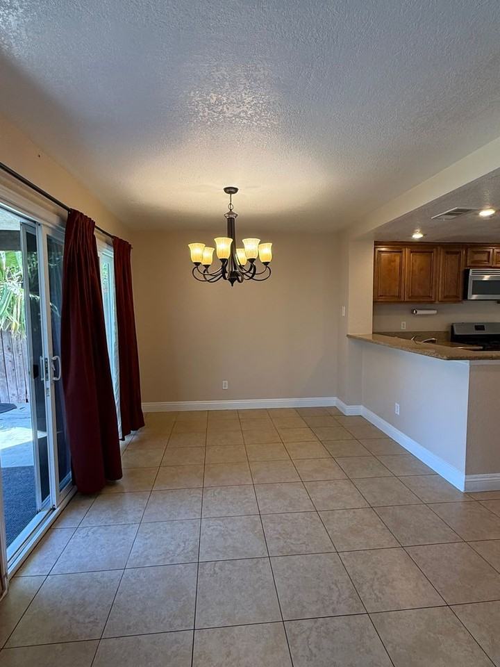11859 Rustic Pl - Photo 4 of 13