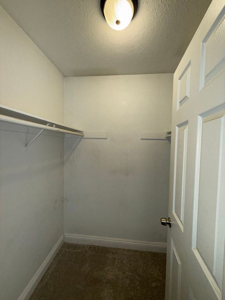 11859 Rustic Pl - Photo 6 of 13