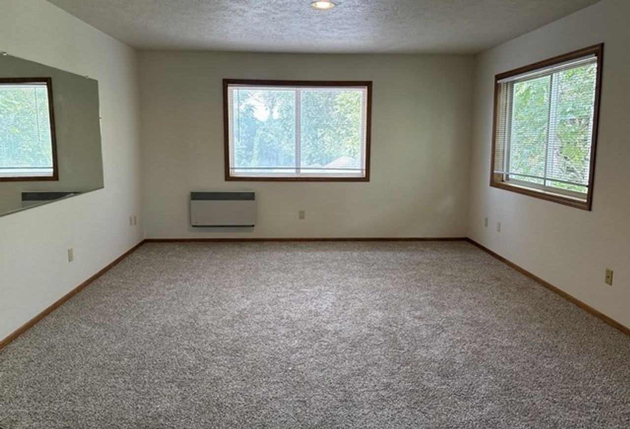 1370 Ferry St Se - Photo 2 of 16
