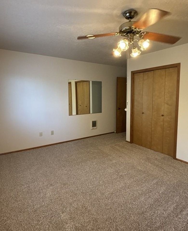 1370 Ferry St Se - Photo 5 of 16