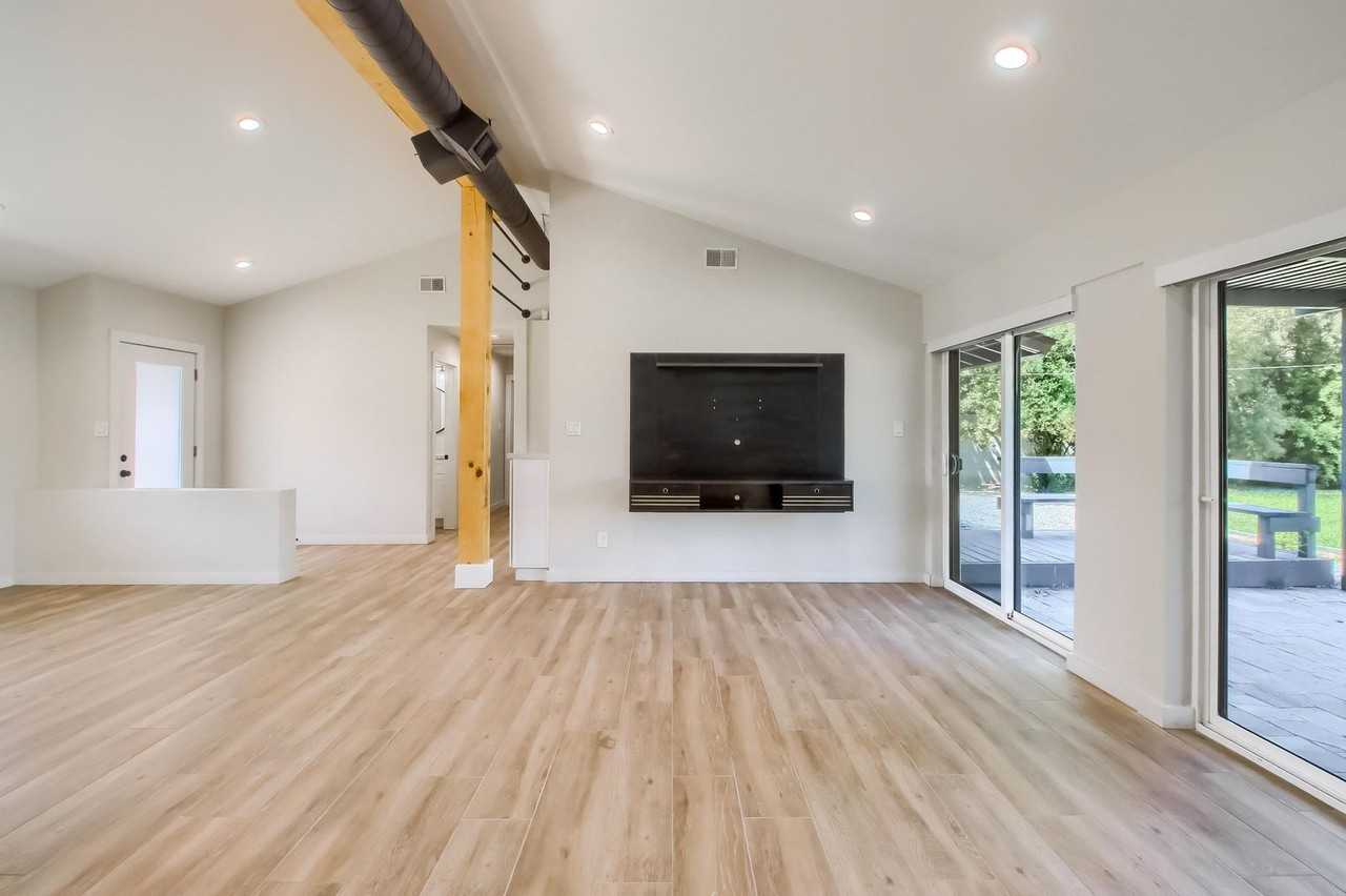 1402 W Berridge Ln - Photo 3 of 44