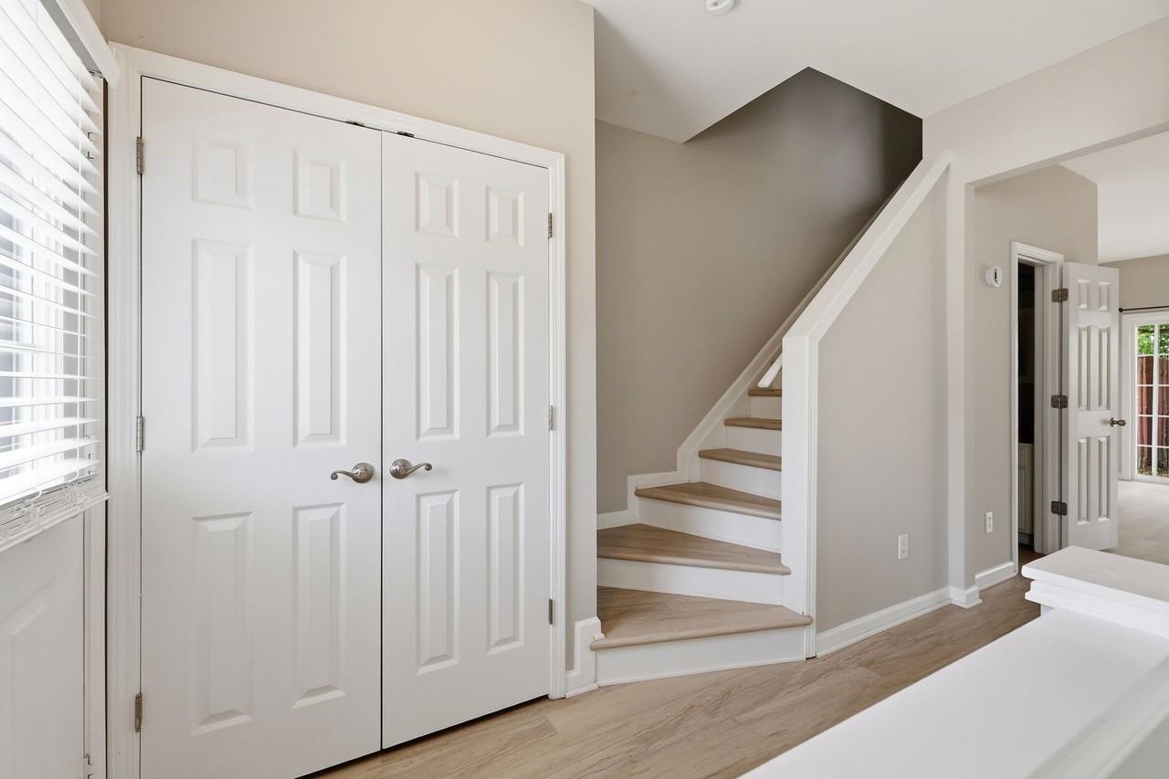 3221 Mannington Dr - Photo 2 of 25