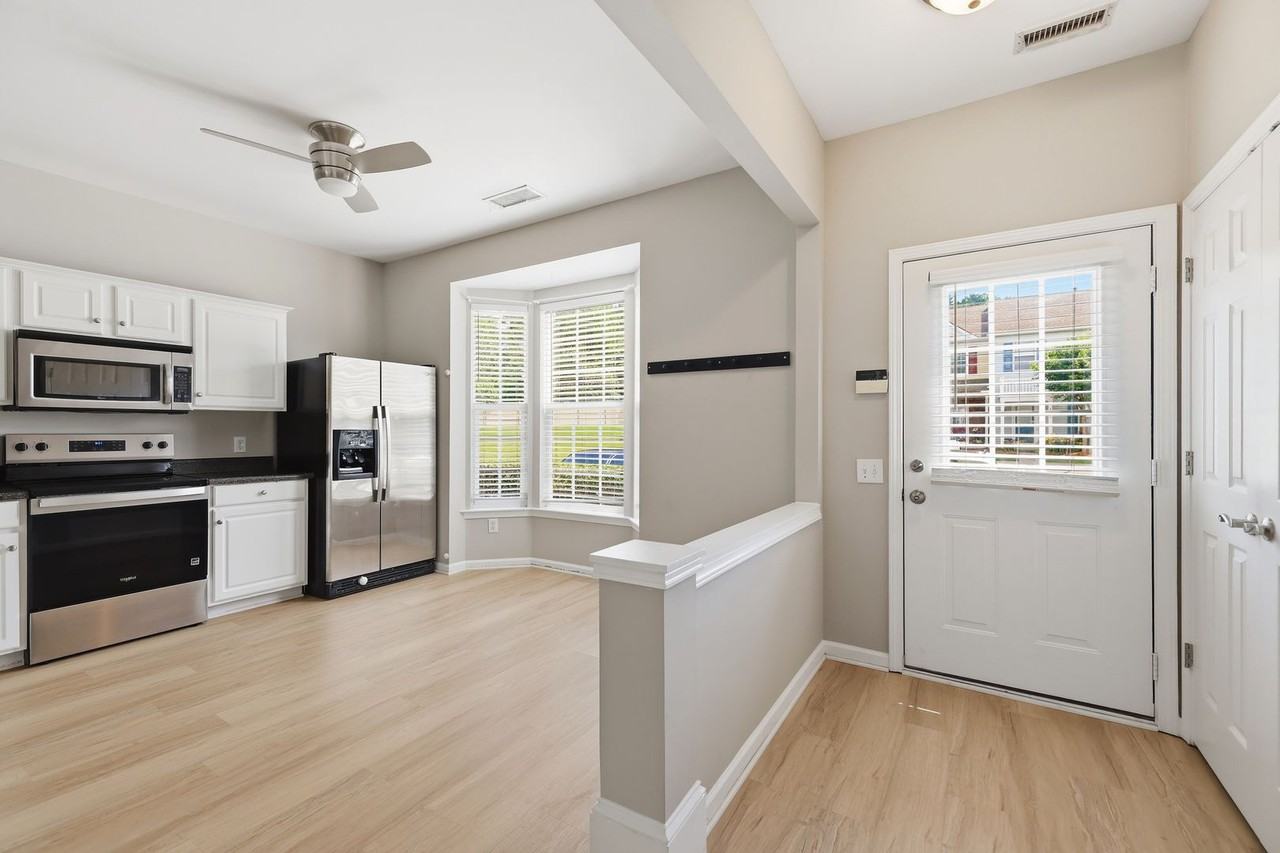 3221 Mannington Dr - Photo 3 of 25