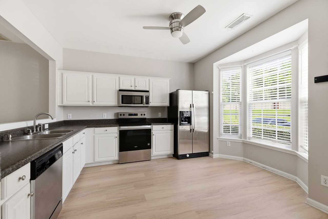 3221 Mannington Dr - Photo 4 of 25