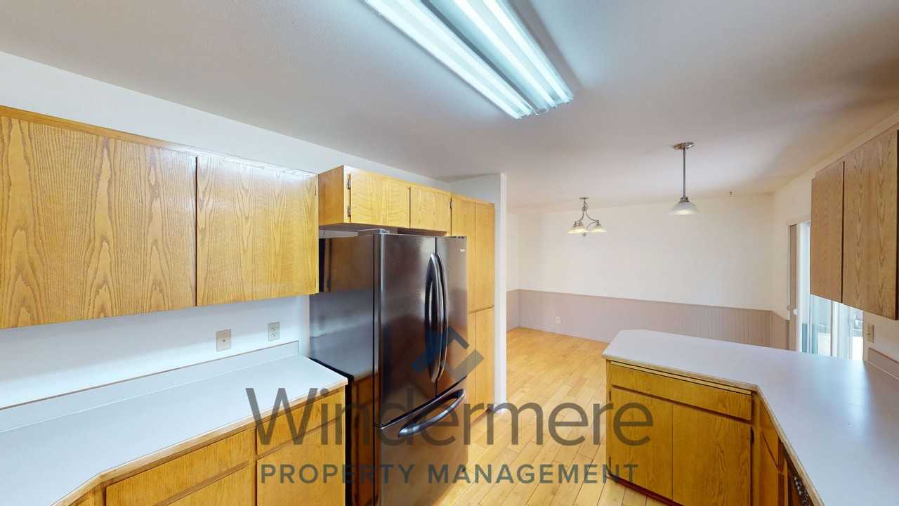 2040 Sunbar St - Photo 6 of 20