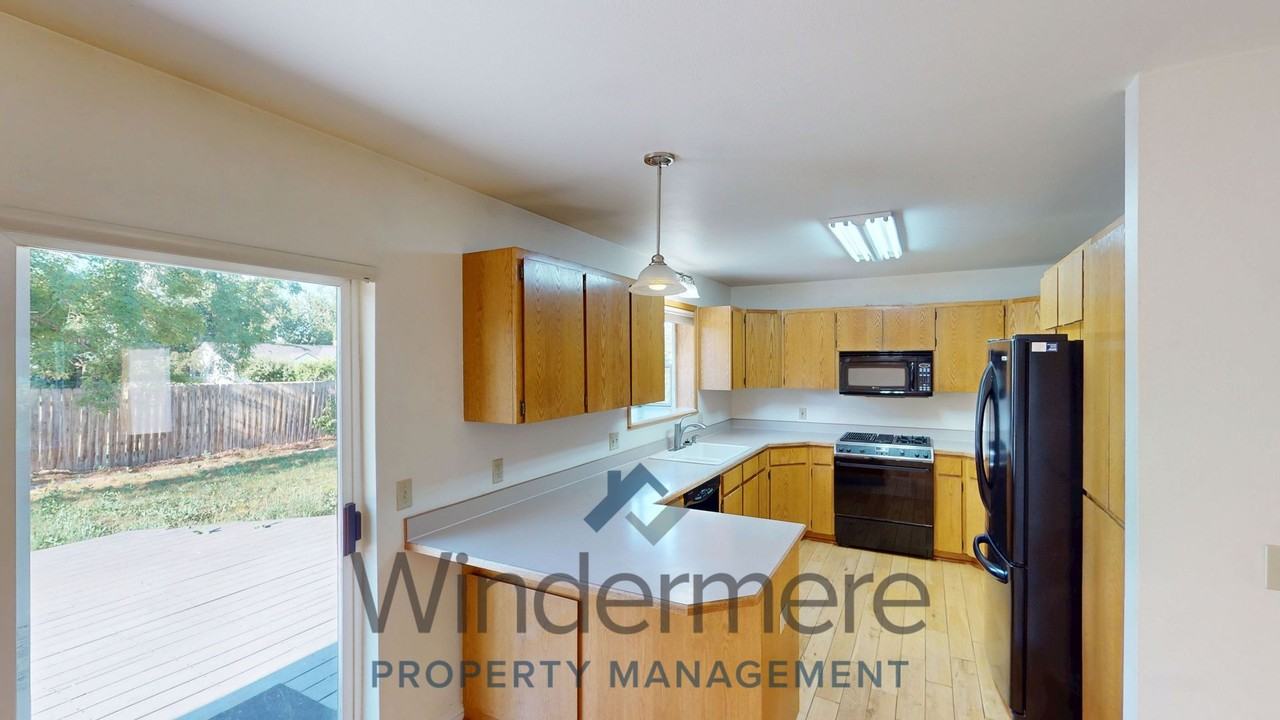 2040 Sunbar St - Photo 7 of 20