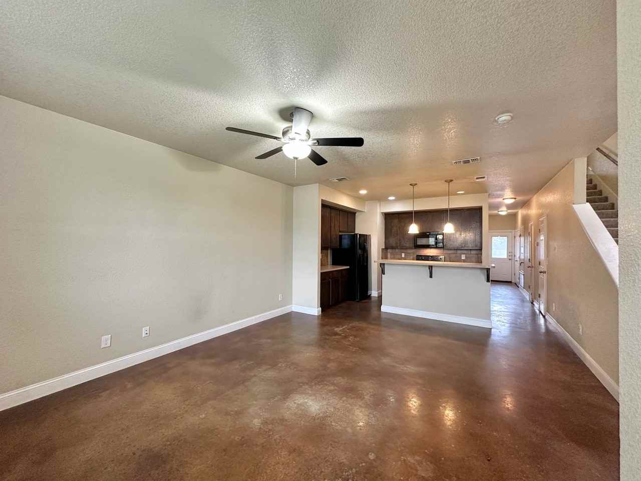 2328 Verna Lee Blvd - Photo 3 of 32