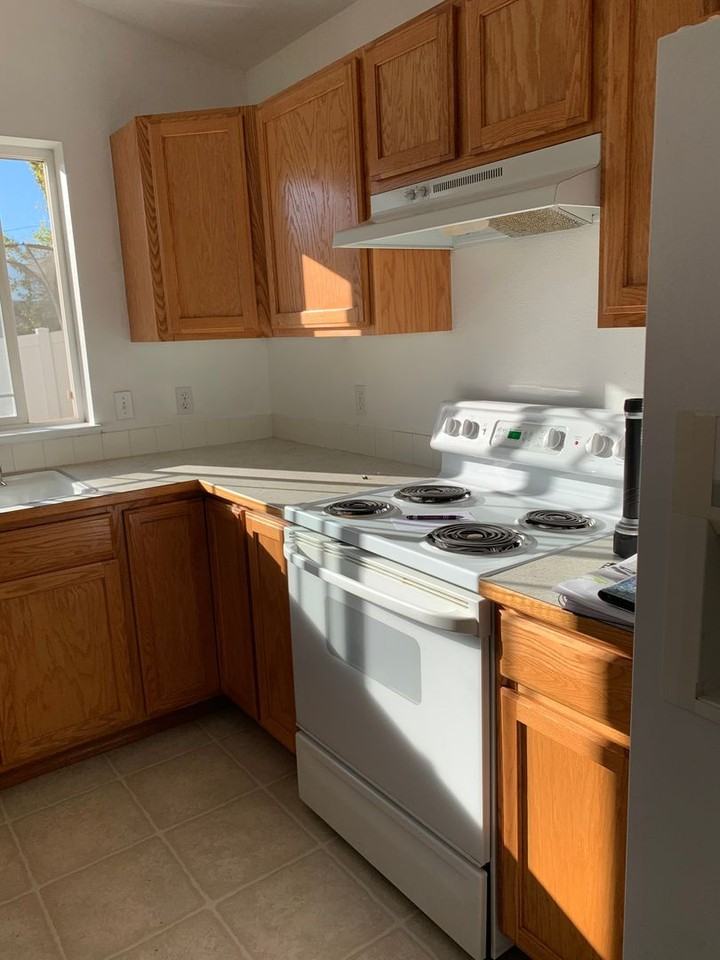 883 N Bainbridge St - Photo 2 of 24