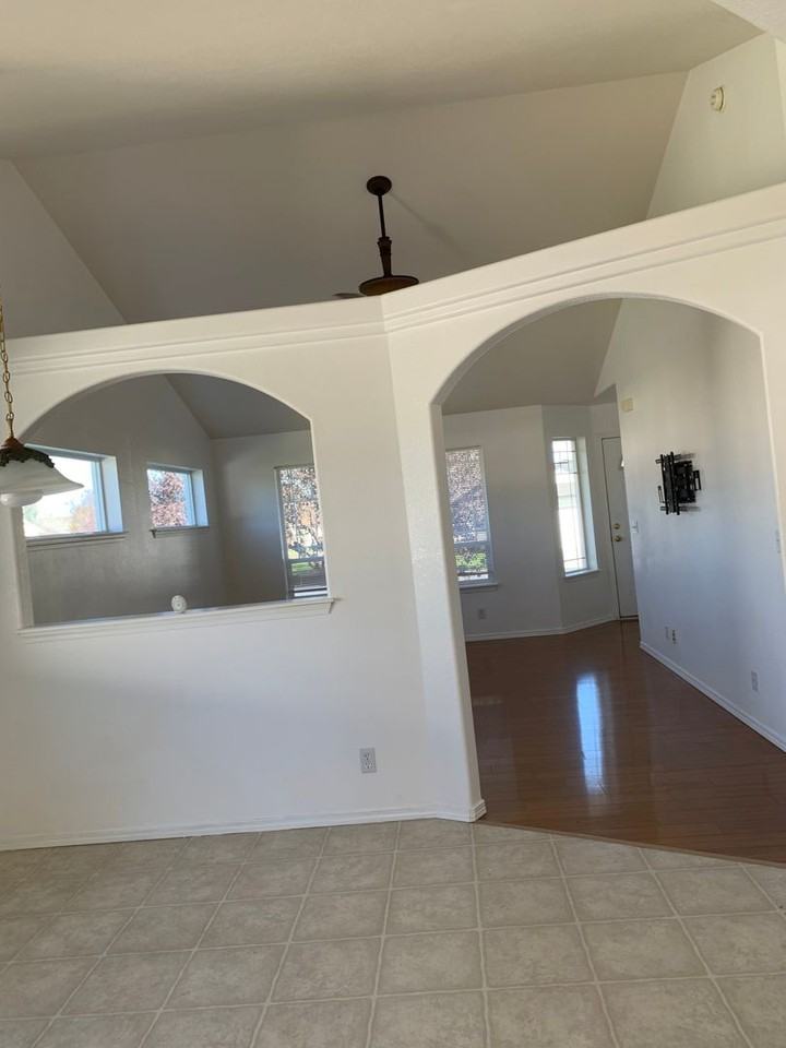 883 N Bainbridge St - Photo 5 of 24