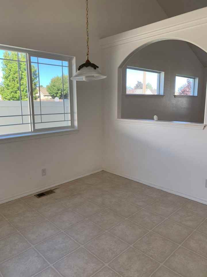 883 N Bainbridge St - Photo 6 of 24