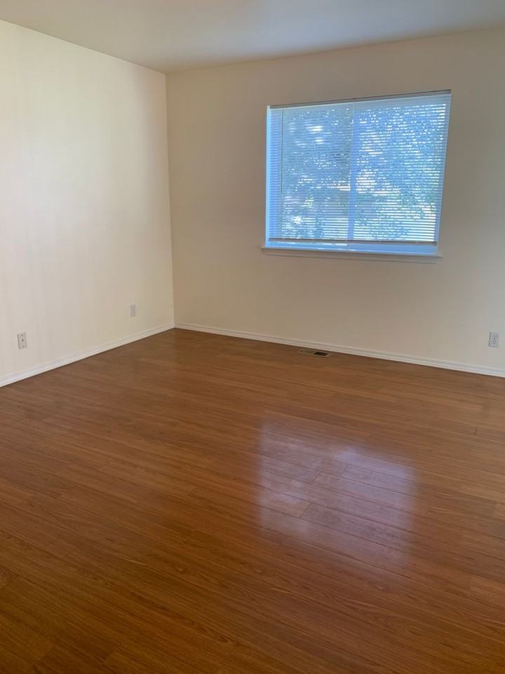 883 N Bainbridge St - Photo 7 of 24