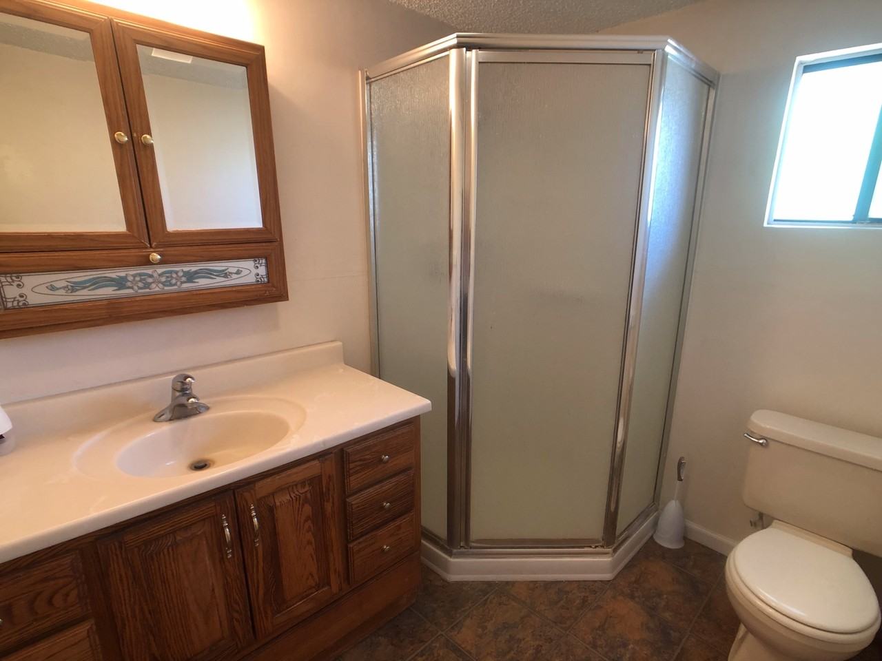 441 Hazelton St - Photo 4 of 14