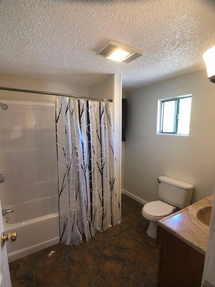 441 Hazelton St - Photo 7 of 14