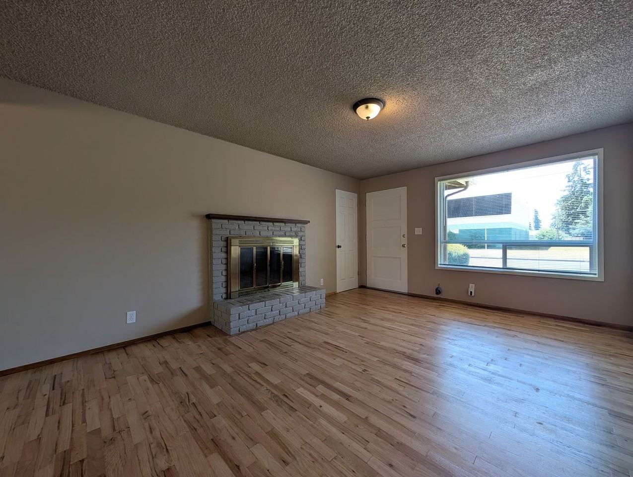2064 Centennial Blvd - Photo 4 of 22