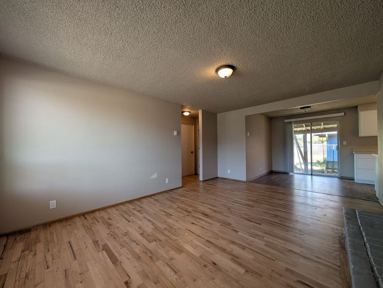 2064 Centennial Blvd - Photo 6 of 22
