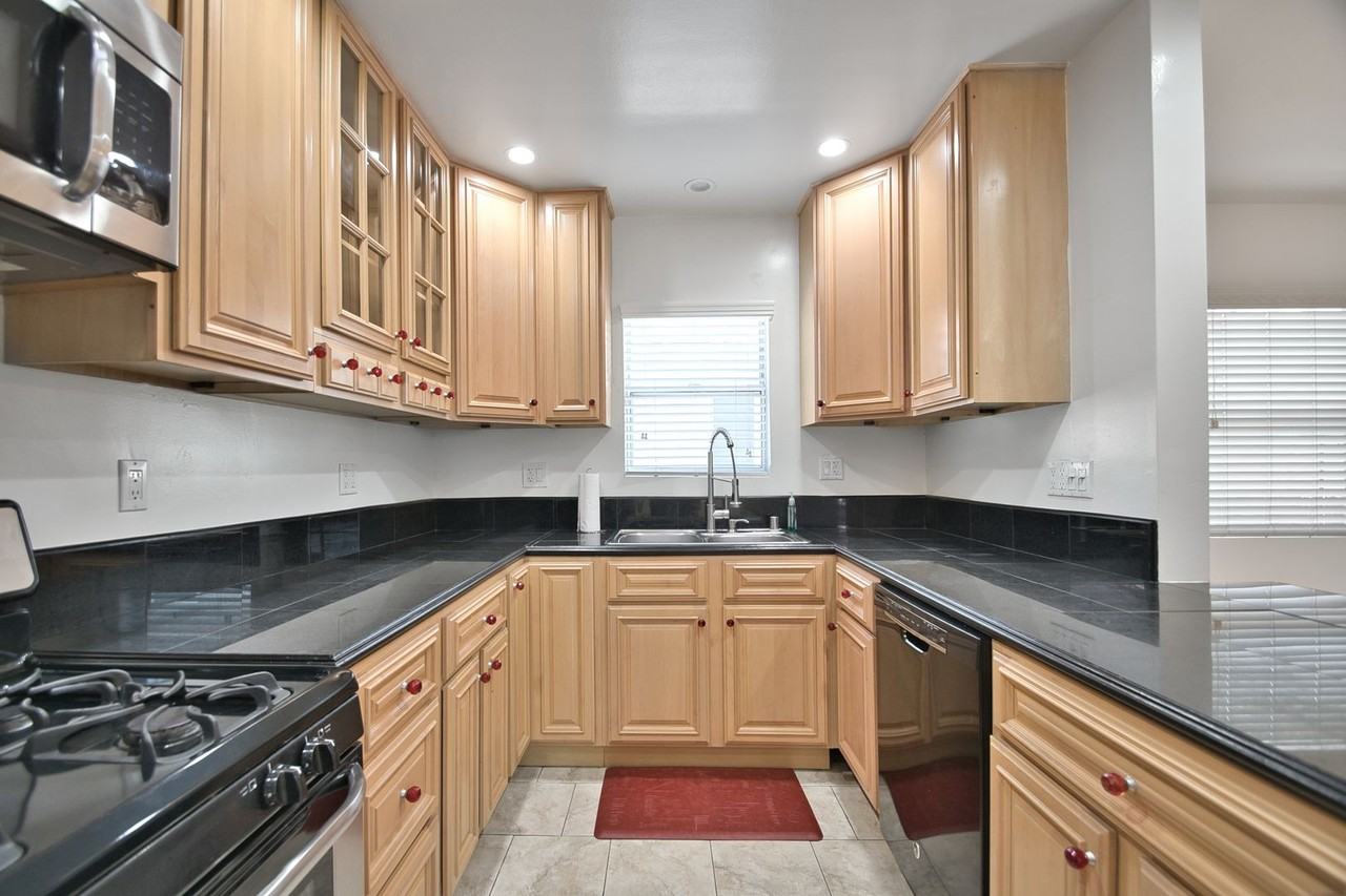 4938 Pearce Ave - Photo 6 of 21