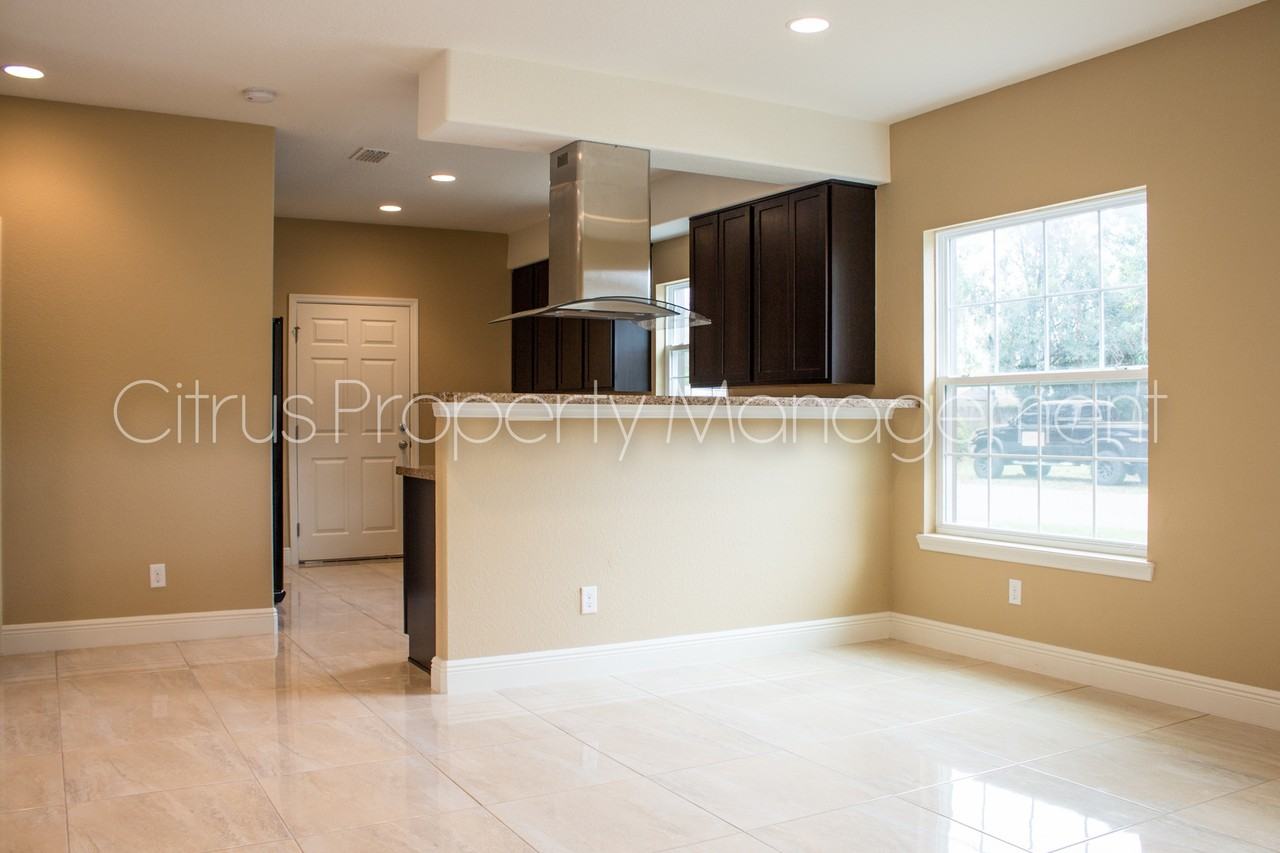 2419 S Shine Ave - Photo 2 of 24
