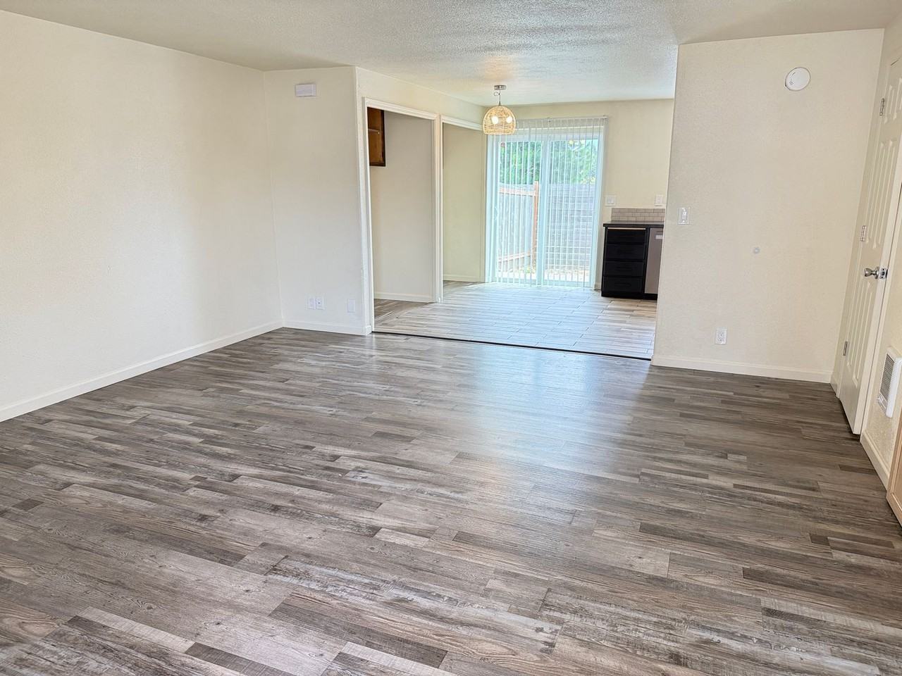 4432 Fergus Ave - Photo 3 of 37