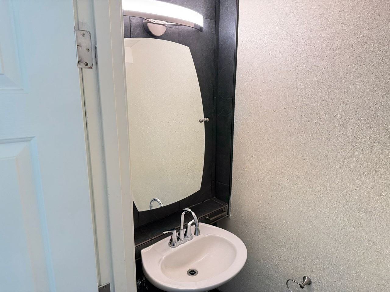 4432 Fergus Ave - Photo 7 of 37
