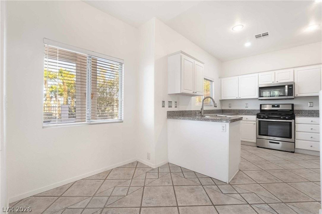 3194 Castle Canyon Ave - Photo 7 of 23