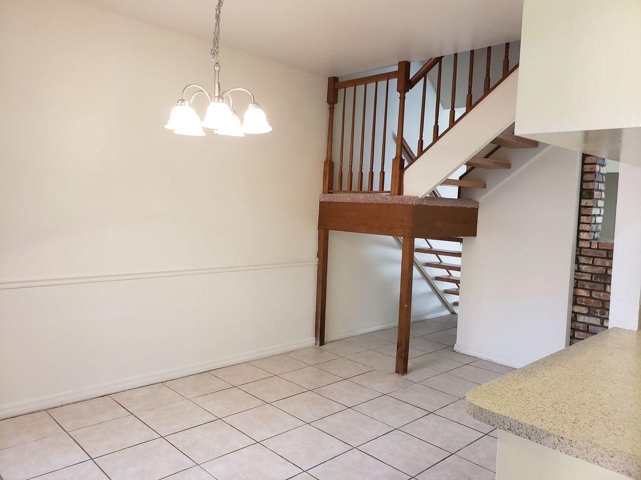 3360 Eastwood Dr - Photo 4 of 17