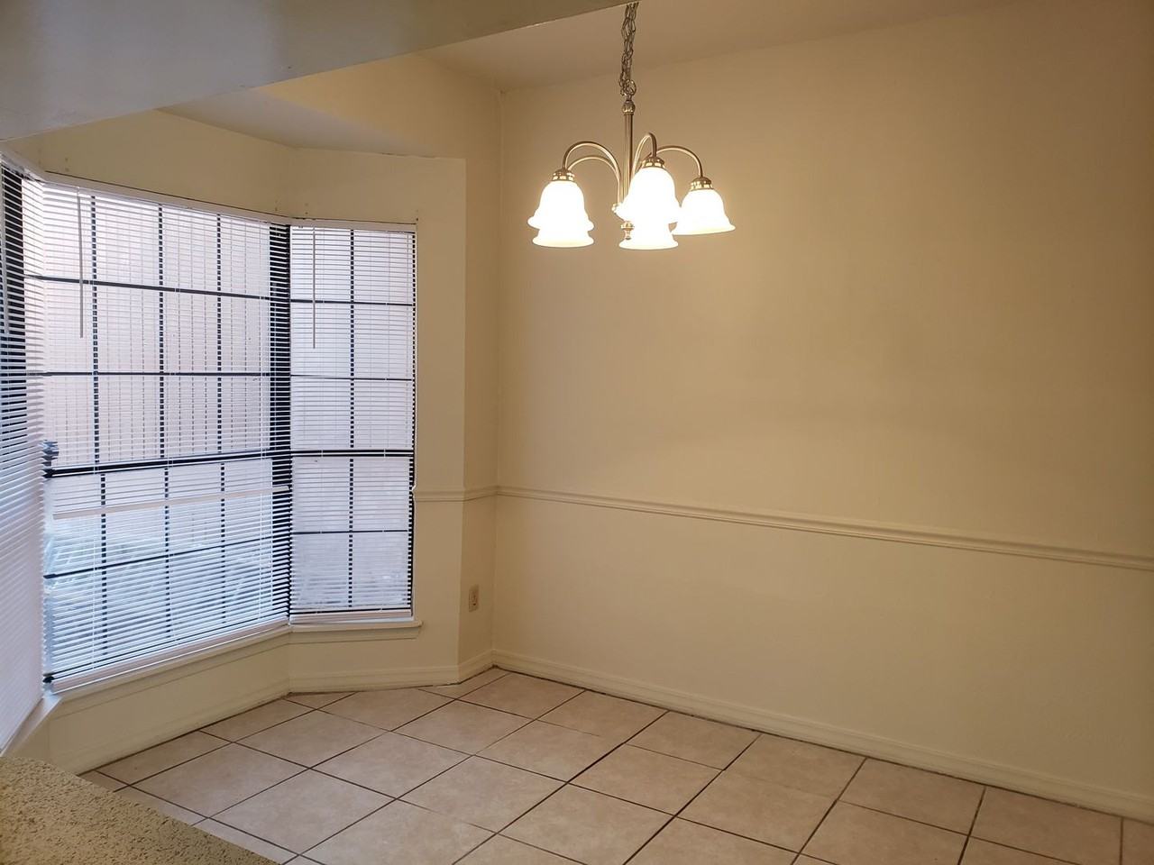 3360 Eastwood Dr - Photo 5 of 17