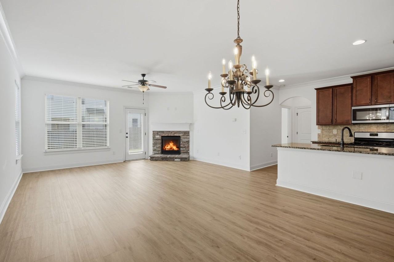 5060 Rialto Way - Photo 3 of 26
