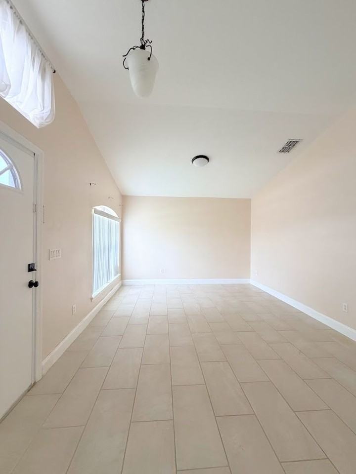 11641 Wishing Well Ln - Photo 3 of 17