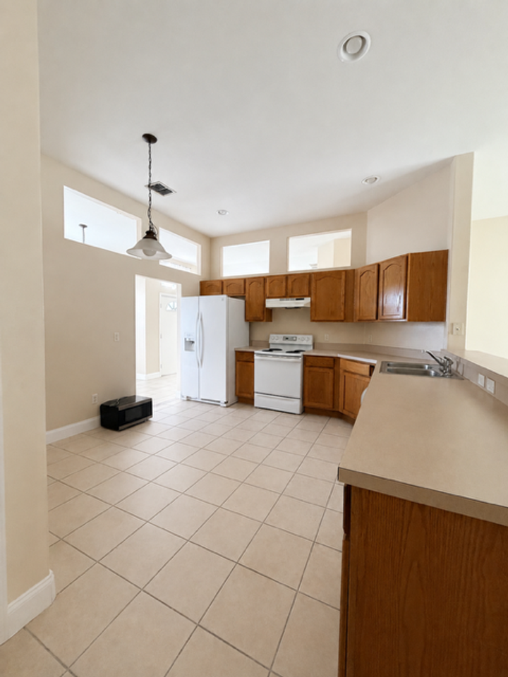 11641 Wishing Well Ln - Photo 4 of 17