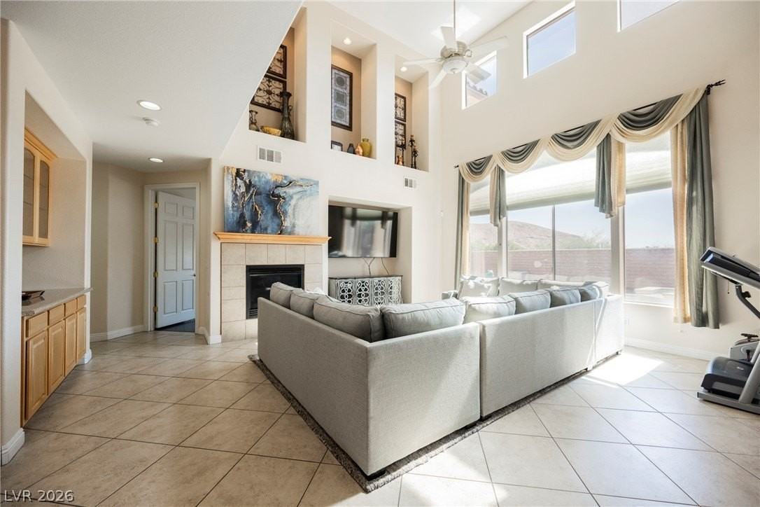 9562 Staff Ln - Photo 4 of 50
