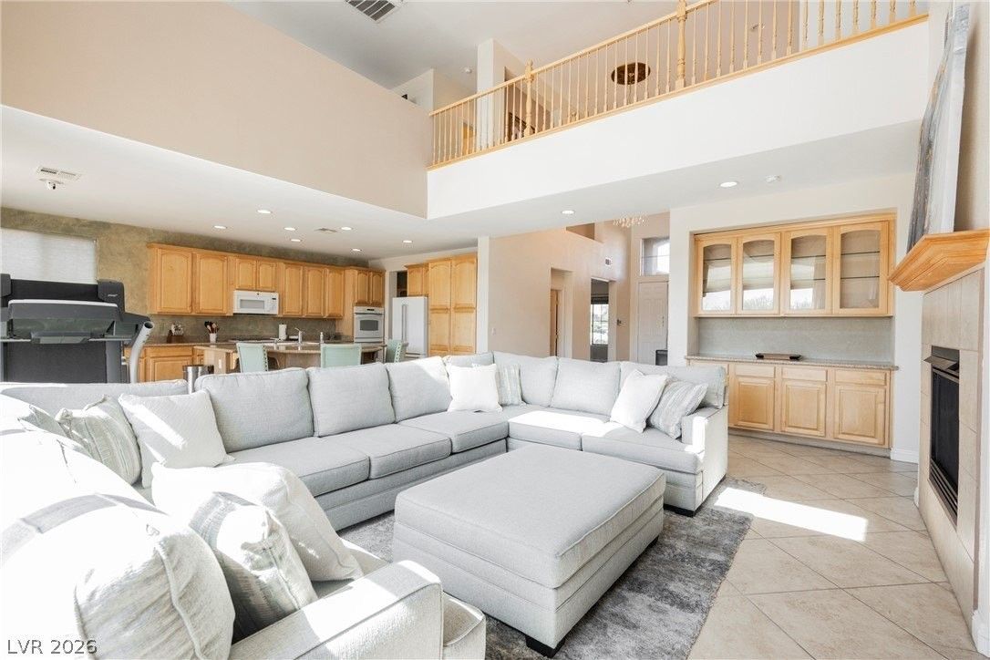 9562 Staff Ln - Photo 6 of 50
