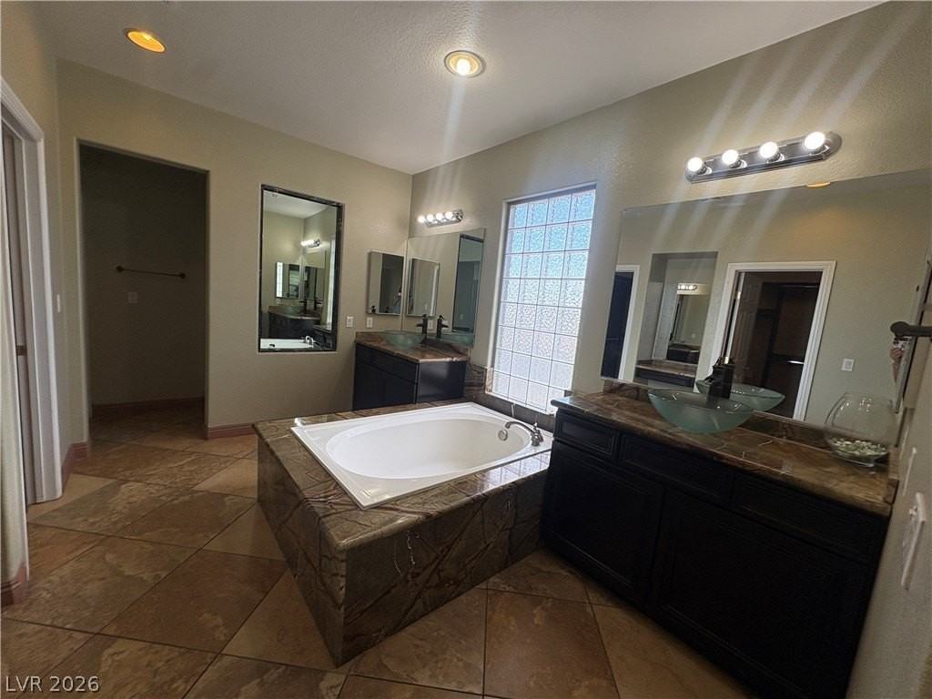 7811 Stroh Ln - Photo 6 of 10